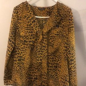 *LIKE NEW* Timing Women’s Blouse Medium